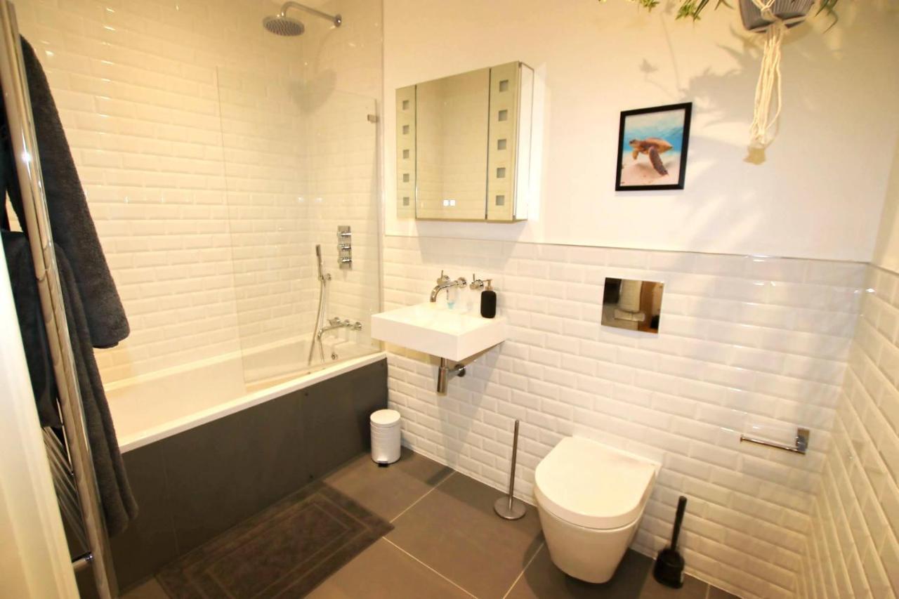 Modern Home For Small Groups By Stones Throw Apartments - Free Parking - Sea View Worthing Esterno foto